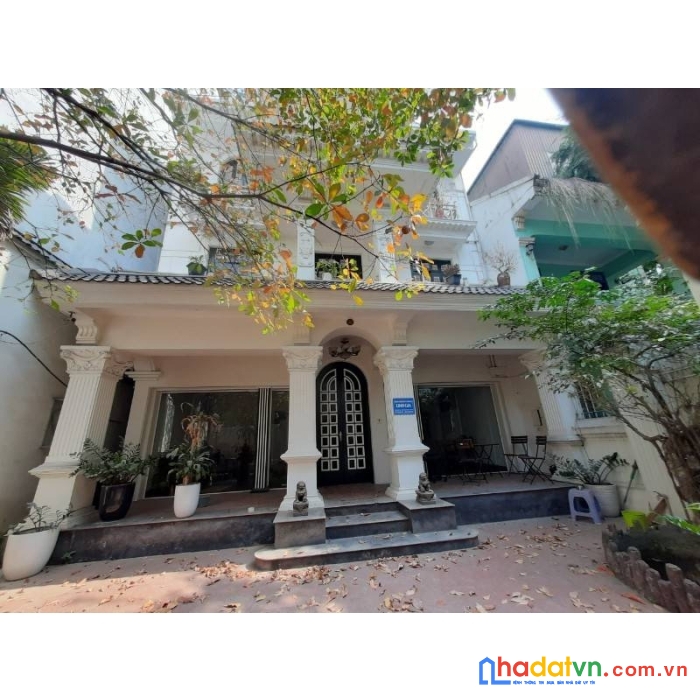 Cho thuê biệt thự cầu giấy 200m, 4 tầng, 4 ngủ, ô tô. kinh doanh. nhỉnh 40tr.