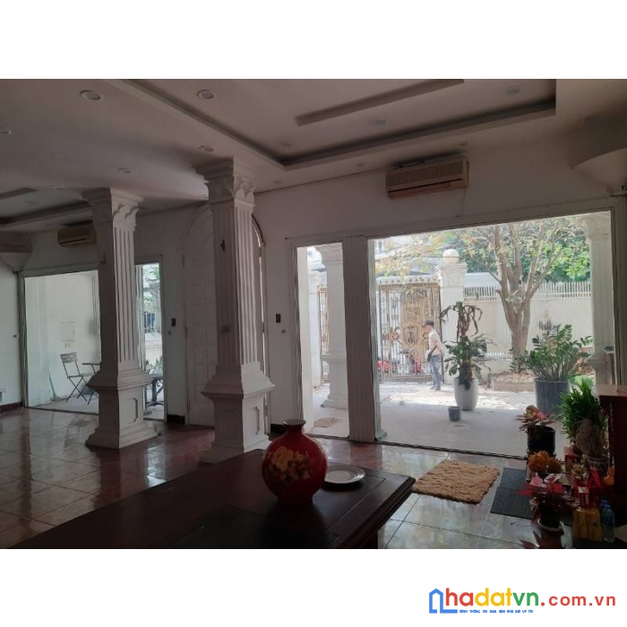 Cho thuê biệt thự cầu giấy 200m, 4 tầng, 4 ngủ, ô tô. kinh doanh. nhỉnh 40tr.