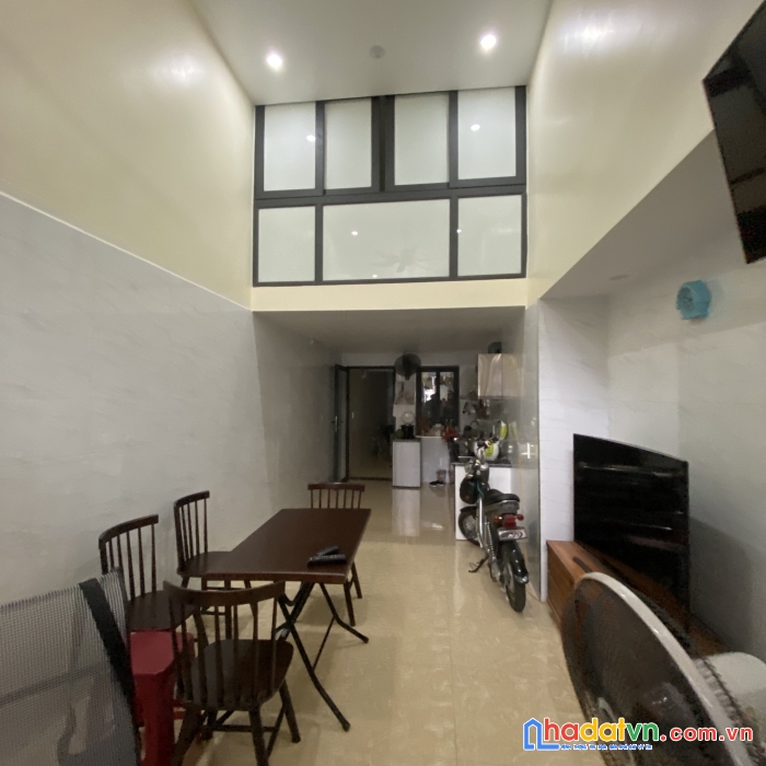 3.cho thuê nhà mặt đường phạm hữu điều điểm kinh doanh tốt.