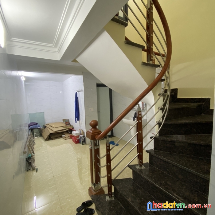 3.cho thuê nhà mặt đường phạm hữu điều điểm kinh doanh tốt.