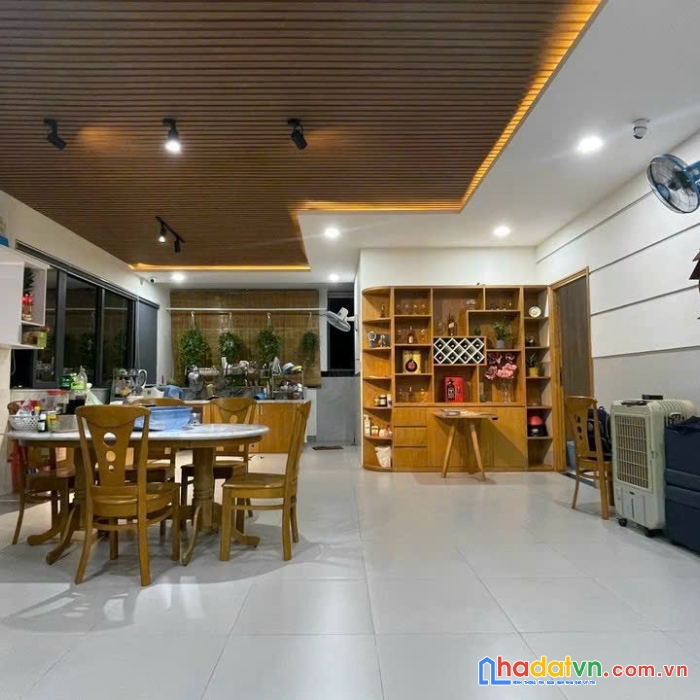 Mặt tiền kinh doanh đỉnh ngay chợ bà chiểu q.bình thạnh 4 tấm 5x20m giáp q.1