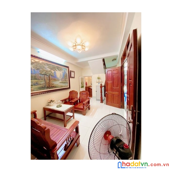 Bán nhà 3 tầng dt:28m2 giá: 2.65 tỷ trung tâm quận 2 bà trưng - ngõ rộng thoáng 50m ra mặt phố -