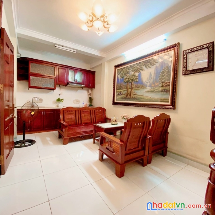 Bán nhà 3 tầng dt:28m2 giá: 2.65 tỷ trung tâm quận 2 bà trưng - ngõ rộng thoáng 50m ra mặt phố -