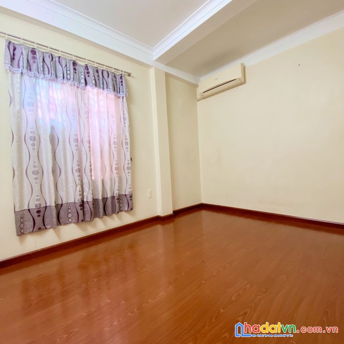 Bán nhà 3 tầng dt:28m2 giá: 2.65 tỷ trung tâm quận 2 bà trưng - ngõ rộng thoáng 50m ra mặt phố -