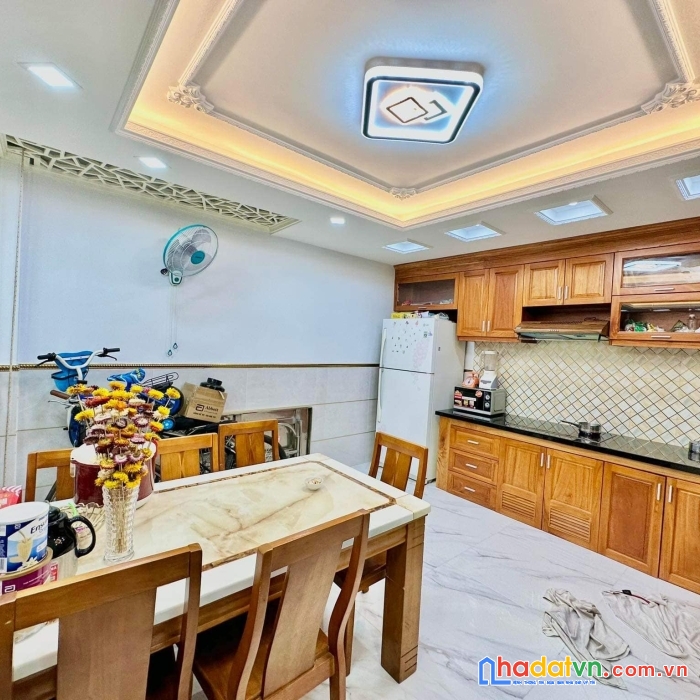 Bán nhà đường thoại ngọc hầu, tân phú, nhà mới 4 tầng, hẻm xe hơi 6m thông.