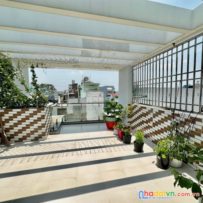 Bán nhà đường thoại ngọc hầu, tân phú, nhà mới 4 tầng, hẻm xe hơi 6m thông.