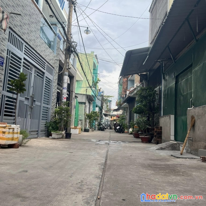 Bán căn nhà c4,gần 100m2, ngay phú thạnh, tân phú.bình long giao thoại ngọc hầu
