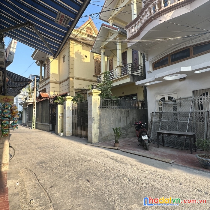 6.bán nhà mặt đường thư trung dân xây kinh doanh cực tốt