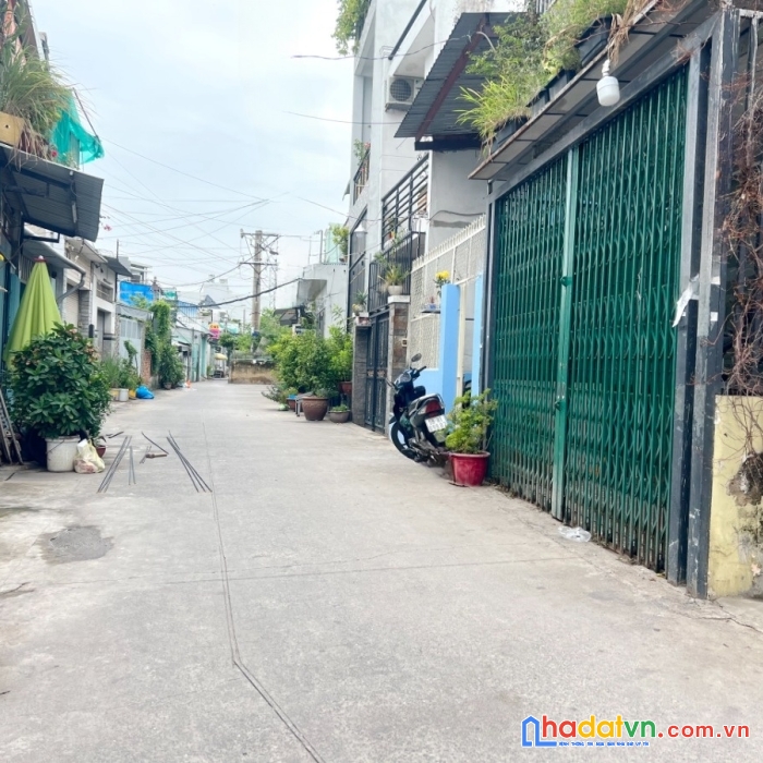 Nhà mt bùi minh trực 2 tầng phường 6 quận 8 - giá 11 triệu/tháng