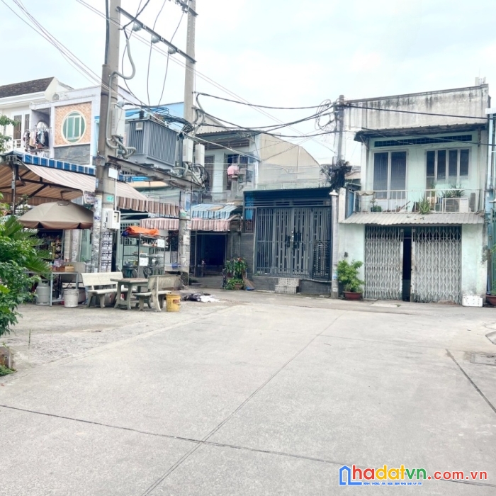 Nhà mt bùi minh trực 2 tầng phường 6 quận 8 - giá 11 triệu/tháng