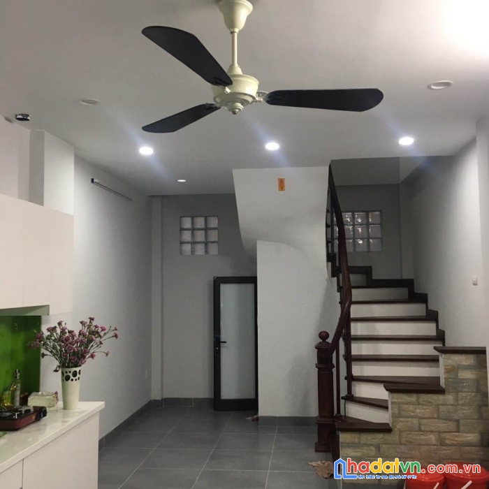 Bán nhà đẹp võ chí công 42m 4 tầng. mt 4.5m. ô tô tránh, kinh doanh. nhỉnh 5 tỷ