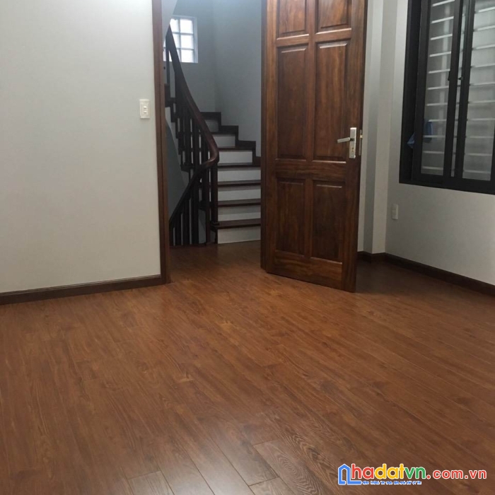Bán nhà đẹp võ chí công 42m 4 tầng. mt 4.5m. ô tô tránh, kinh doanh. nhỉnh 5 tỷ
