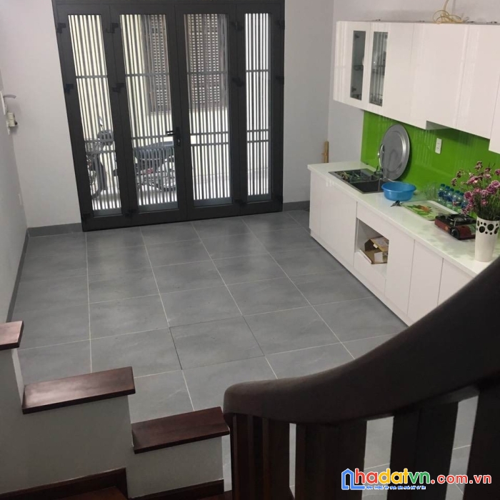 Bán nhà đẹp võ chí công 42m 4 tầng. mt 4.5m. ô tô tránh, kinh doanh. nhỉnh 5 tỷ