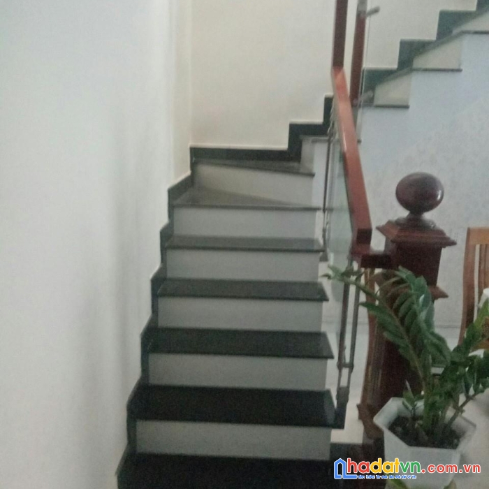 Bán nhà mặt tiền đường số 8 gần chợ, trường mỹ hạnh nam