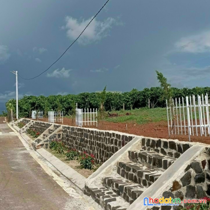 Cần sang tay lô đất thổ cư sổ hồng sẵn ngay khu dân cư hiện hữu