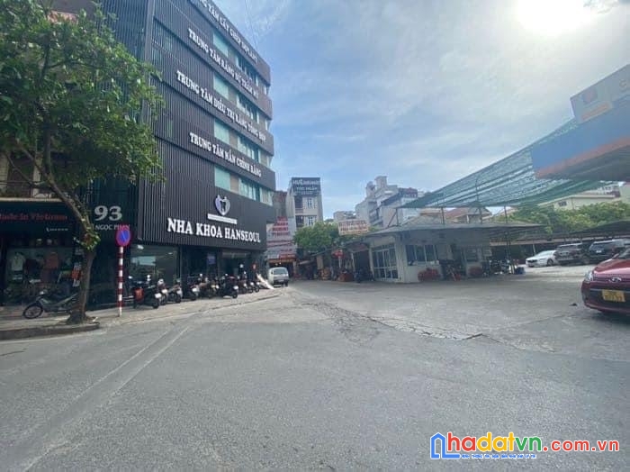 Bán nhà phố nguyên hồng, đống đa 120m2 phân lô, ô tô tải qua nhà giá 19 tỷ.