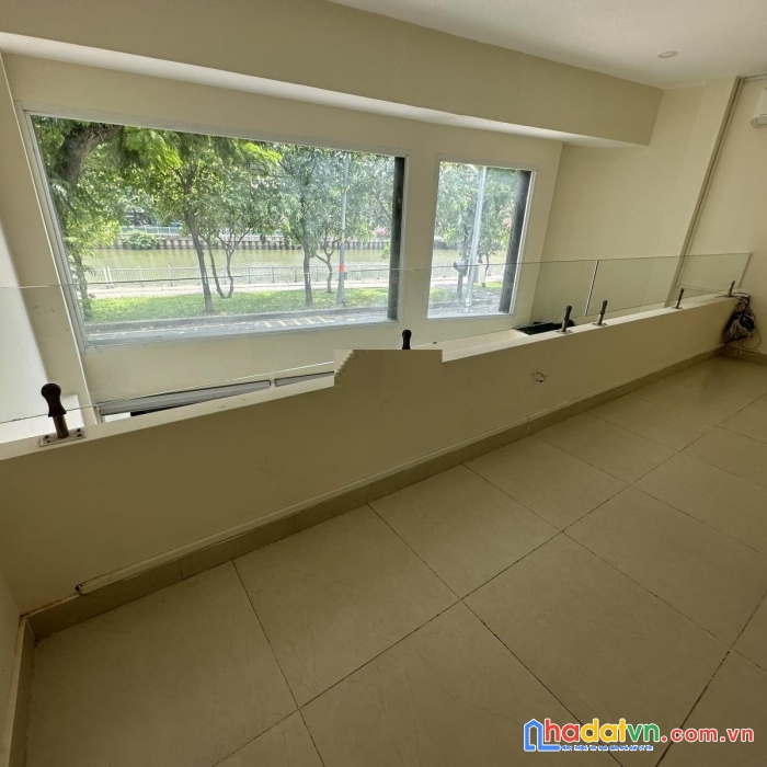 Cho thuê nhà mặt tiền đường hai chiều hoàng sa, phường tân định, quận 1.