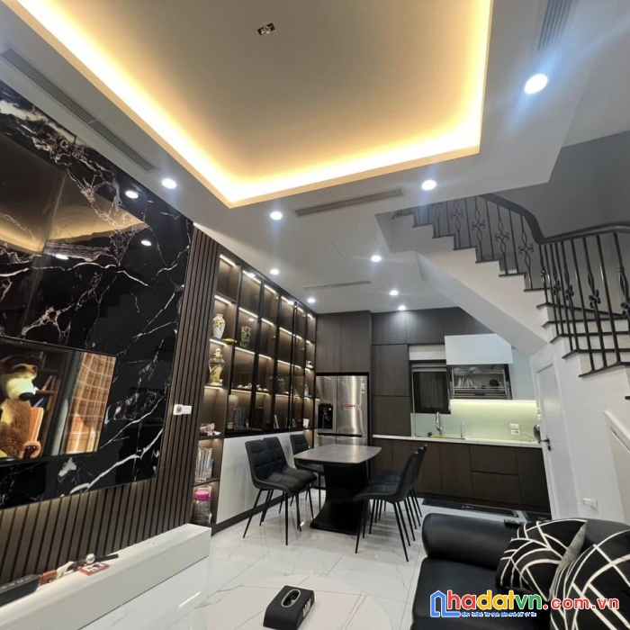 Bán nhà đẹp láng hạ, đống đa 40 m 5 tầng lô góc 3 thoáng giá 6.1 tỷ
