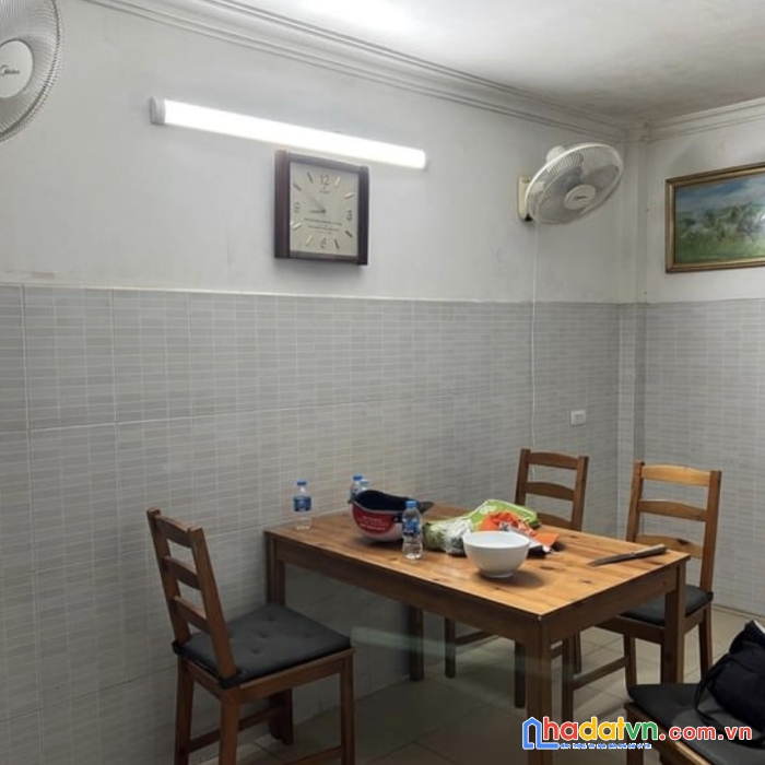 Cho thuê nhà nguyên căn nguyễn chí thanh. 50m. 4 tầng. 5 ngủ. đủ đồ. 15tr