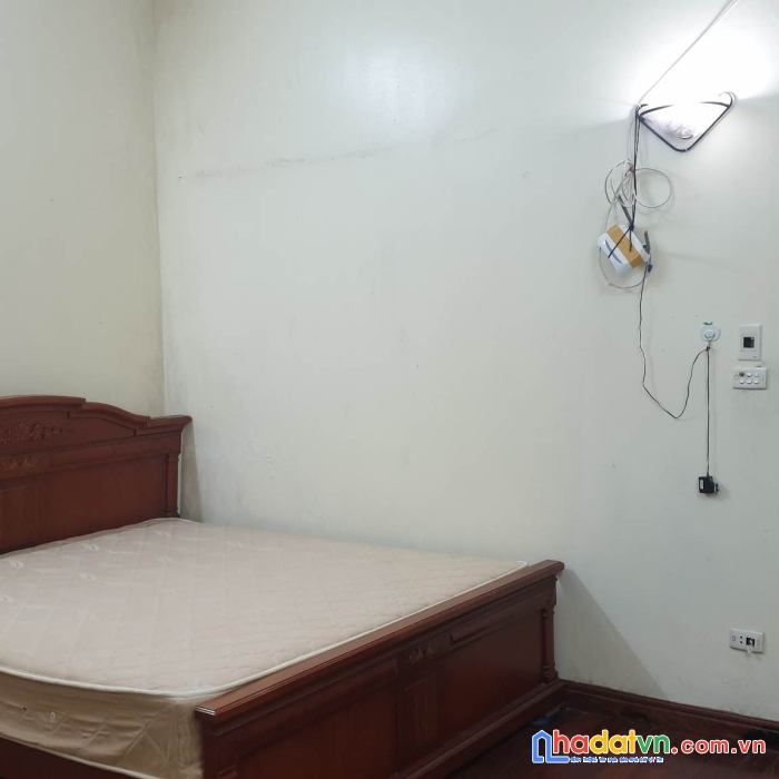 Cho thuê nguyên căn đội cấn. 50m 5 tầng. mt 4m. 6 ngủ. 2 ô tô tránh. kinh doanh. 16tr