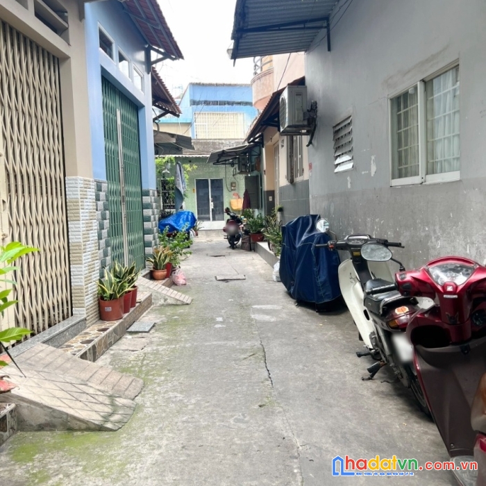 Cho thuê nhà 2 tầng hẻm 125 nguyễn thị tần p2q8 - giá : 11 triệu