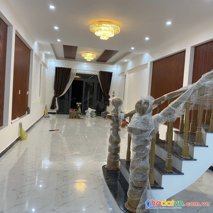 Kẹt tiền giảm gián bán gấp nhà đẹp đẹp kqh nguyễn hữu cầu, đà lạt giá 8.3 tỷ -> 7.3 tỷ