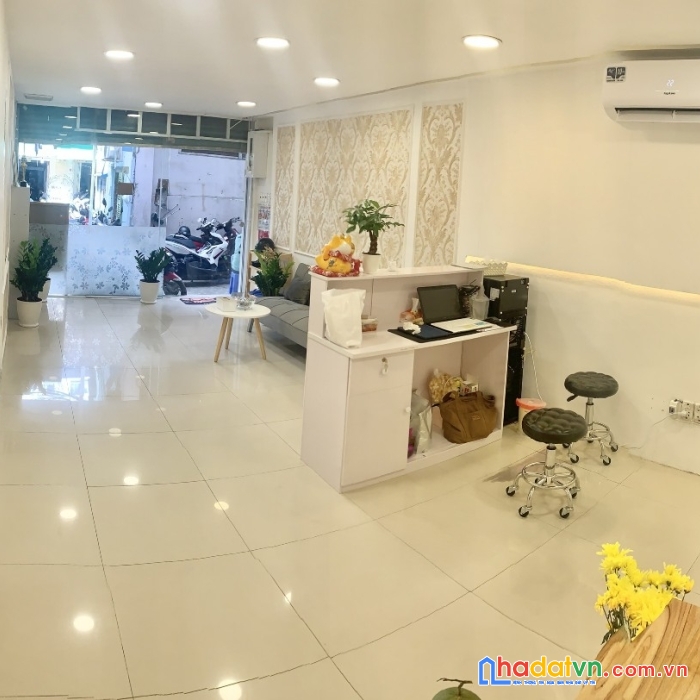 Sang gấp tiệm gội đầu – spa tại 2e/2 đề thám, p. cầu ông lãnh, quận 1 , liên hệ: 0901840371