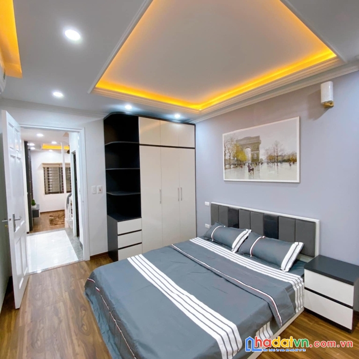 Bán nhà lương thế vinh 36m x 5 tầng, ô tô vào nhà, sổ đỏ nở hậu