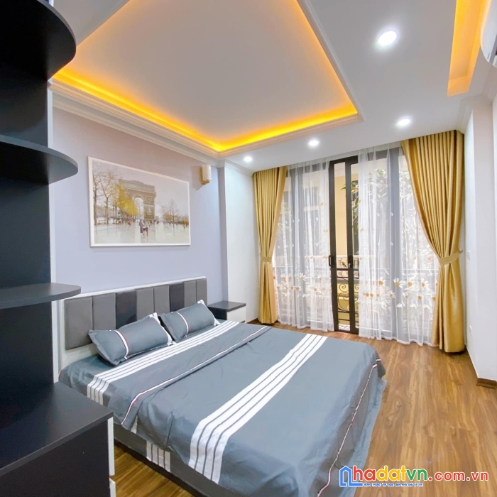 Bán nhà lương thế vinh 36m x 5 tầng, ô tô vào nhà, sổ đỏ nở hậu