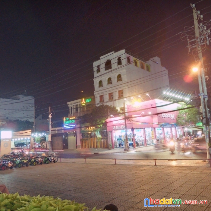 Mặt tiền âu cơ đối diện chung cư, siêu thị. dt 5x33. giá 26tỷ tl