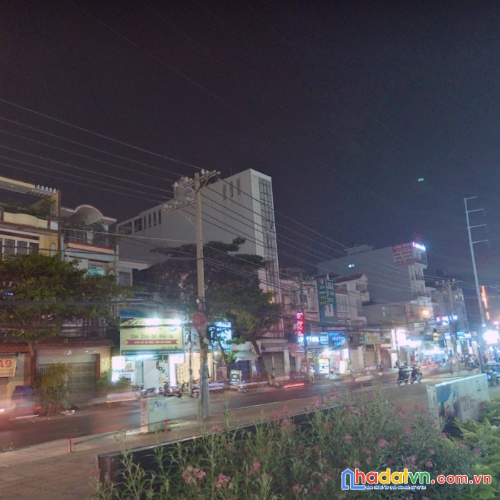 Mặt tiền âu cơ đối diện chung cư, siêu thị. dt 5x33. giá 26tỷ tl