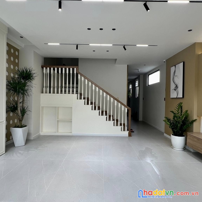 Cần bán gấp nhà đẹp mới xây đường nguyễn đình chiểu, đà lạt