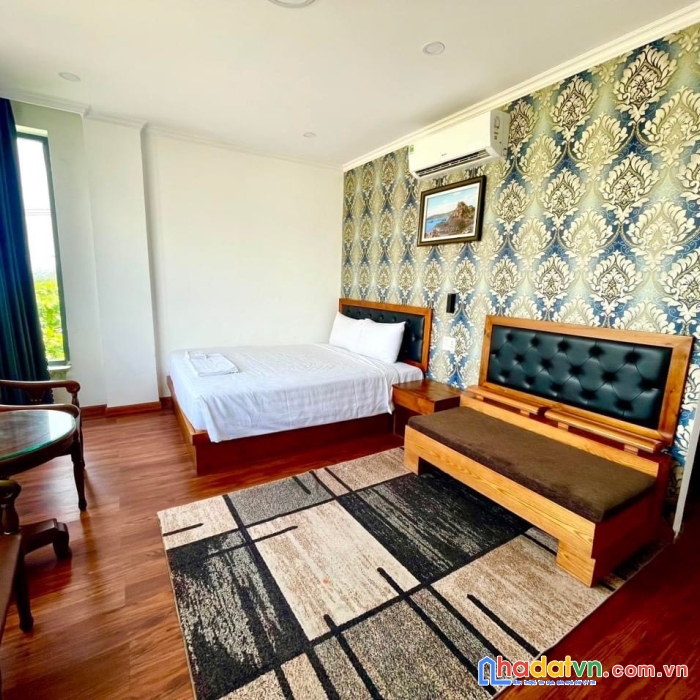 Xuất ngoại bán khách sạn mặt tiền trần phú, 10x20 210m2 đang kinh doanh, bãi tắm biển, chợ đêm 500m