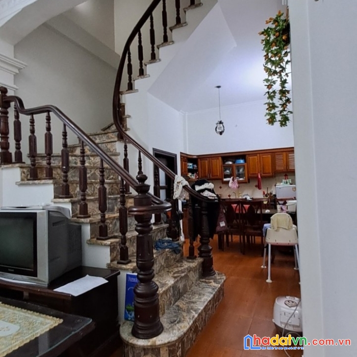 Bán nhà mễ trì, 40m, 5t, hơn 4 tỷ, cạnh nhà văn hóa, ô tô, ngõ thông, kd nhỏ