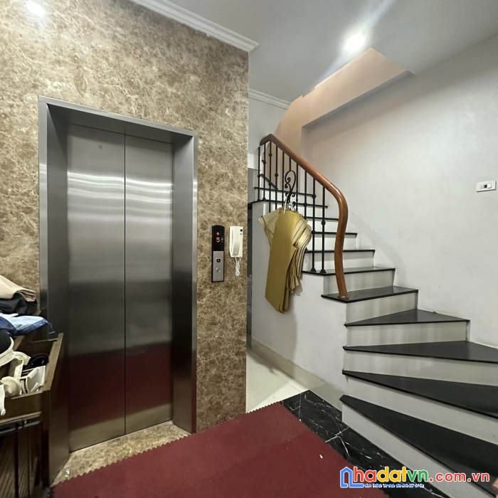 Nhà đẹp lô góc bích câu đống đa 45m 6 tầng cực thoáng ô tô tránh 9.9 tỷ
