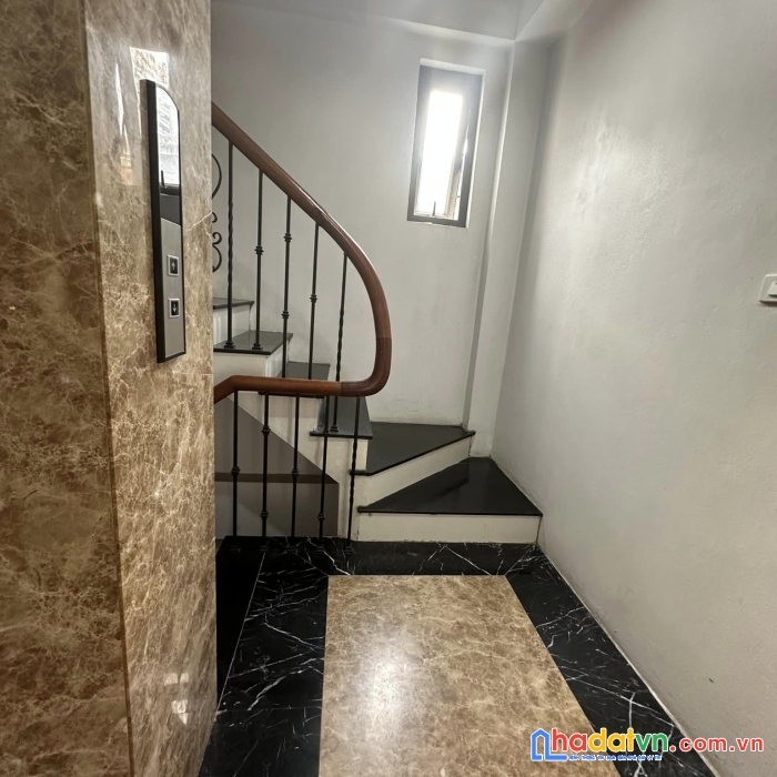 Nhà đẹp lô góc bích câu đống đa 45m 6 tầng cực thoáng ô tô tránh 9.9 tỷ