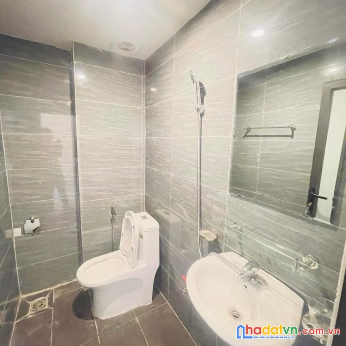 Bán nhà đẹp dòng tiền 2 thoáng láng hạ, đống đa 40 m 4 tầng giá 6.4 tỷ