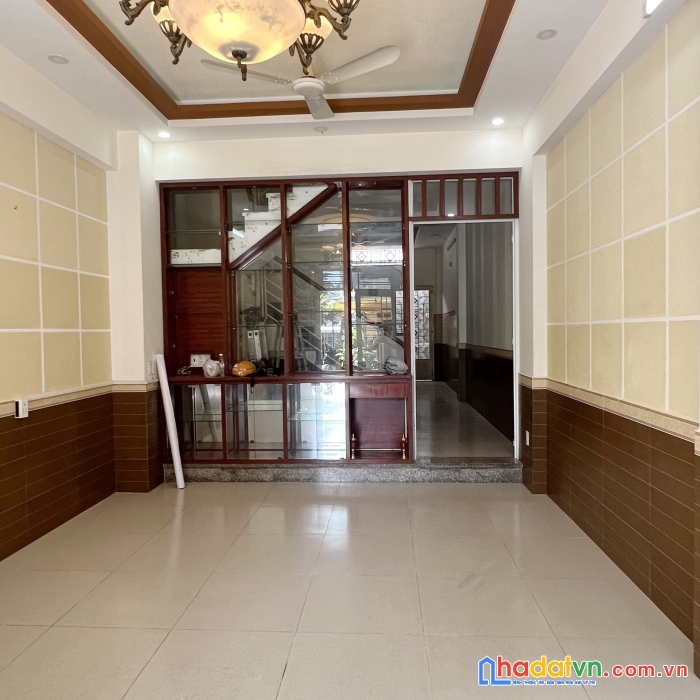 Nhà thuê 4 tầng mt đường số kdc bông sao p5q8 - 18 triệu/tháng