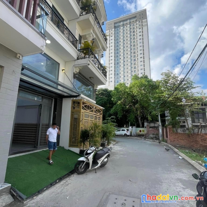Chủ giảm sâu hơn nửa tỷ.huỳnh tấn phát,phường phú thuận q7
hẻm 6m.4 tầng.