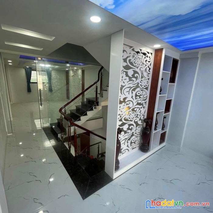 Chủ giảm sâu hơn nửa tỷ.huỳnh tấn phát,phường phú thuận q7
hẻm 6m.4 tầng.