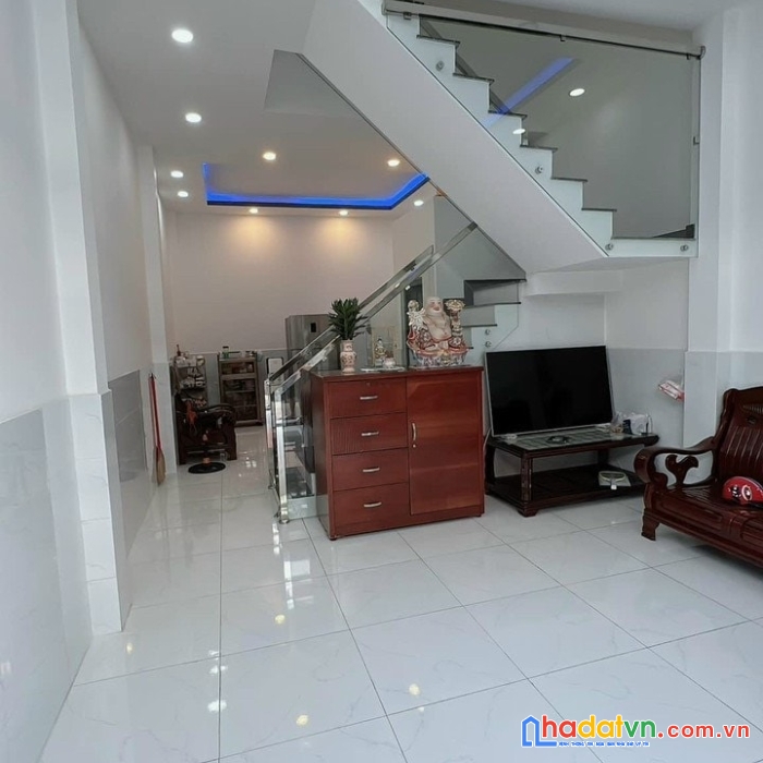 Bán nhà 3 tầng mặt tiền gần 50m2 - đa công năng – đỗ nhuận,tân phú – nhỉnh 5 tỷ