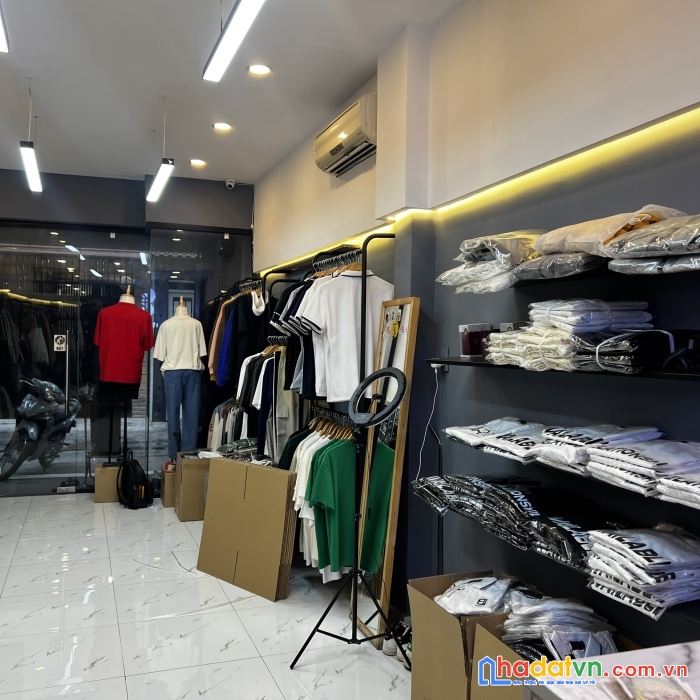 Cần chuyển mb  lớn nên sang nhượng lại mb  hẻm, đang kinh doanh thời trang lượng khách ổn định