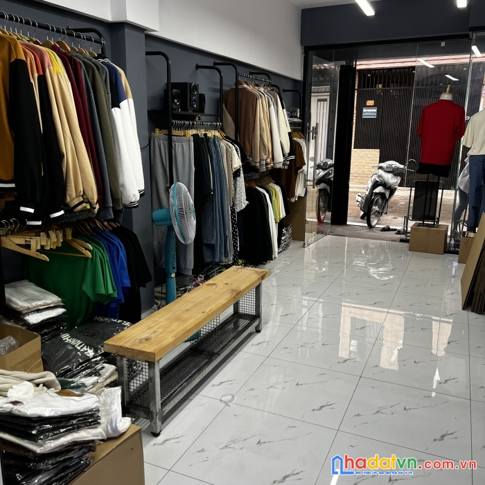 Cần chuyển mb  lớn nên sang nhượng lại mb  hẻm, đang kinh doanh thời trang lượng khách ổn định
