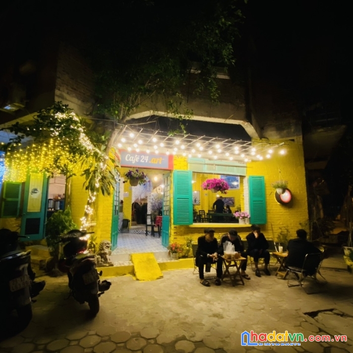 Việc kinh doanh nhà mình chuyển đi tỉnh khác nên không có người quản lý quán cafe, muốn sang