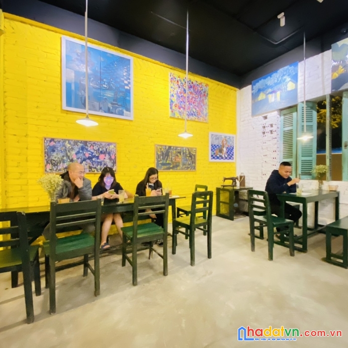 Việc kinh doanh nhà mình chuyển đi tỉnh khác nên không có người quản lý quán cafe, muốn sang