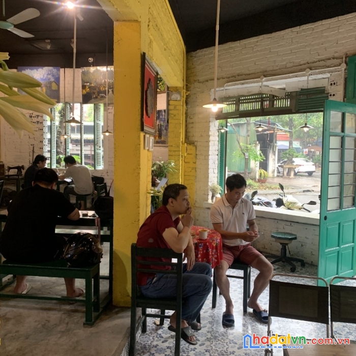 Việc kinh doanh nhà mình chuyển đi tỉnh khác nên không có người quản lý quán cafe, muốn sang