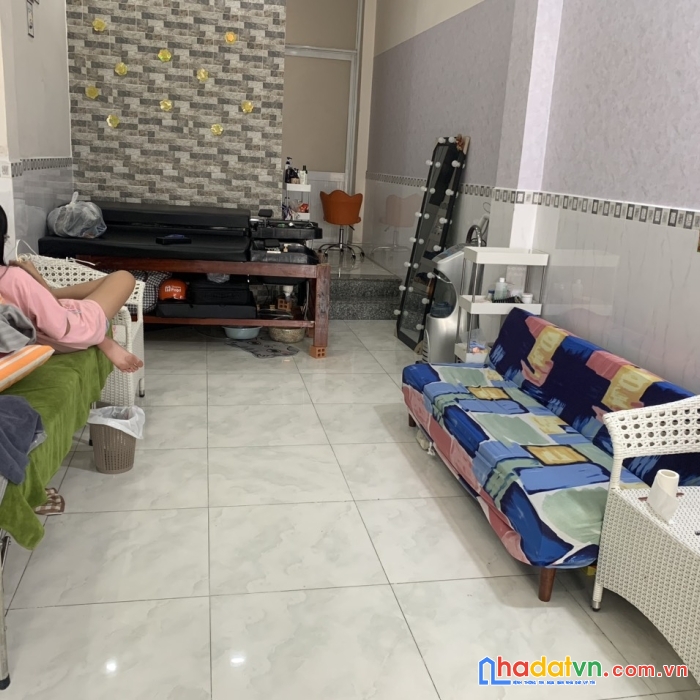 Mình cần sang tiệm nail - mi - gội đầu 0907.463.592