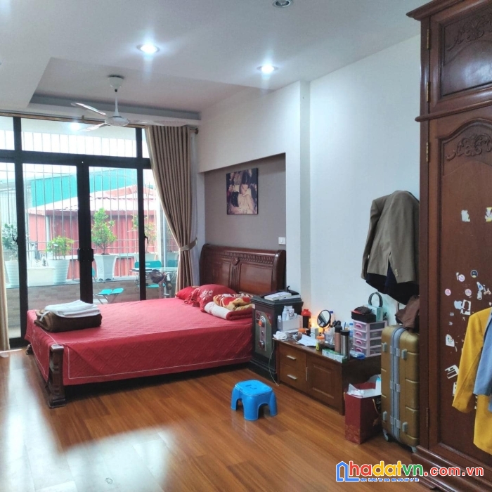 Bán nhà dương khuê, cầu giấy, vỉa hè đá bóng, đường 4 làn xe chạy, kinh doanh sầm uất, 47m2 11.8 tỷ
