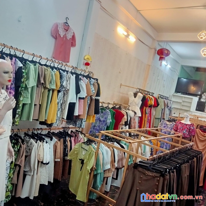 Chính chủ vì gia đình cư xa nên cần sang nhượng shop thời trang cao cấp 103 hà huy tập chính gián