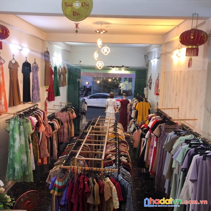 Chính chủ vì gia đình cư xa nên cần sang nhượng shop thời trang cao cấp 103 hà huy tập chính gián